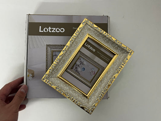 [Lotzoo Picture frames]-European Carved Photo Frame - Retro Luxury Tabletop Frame