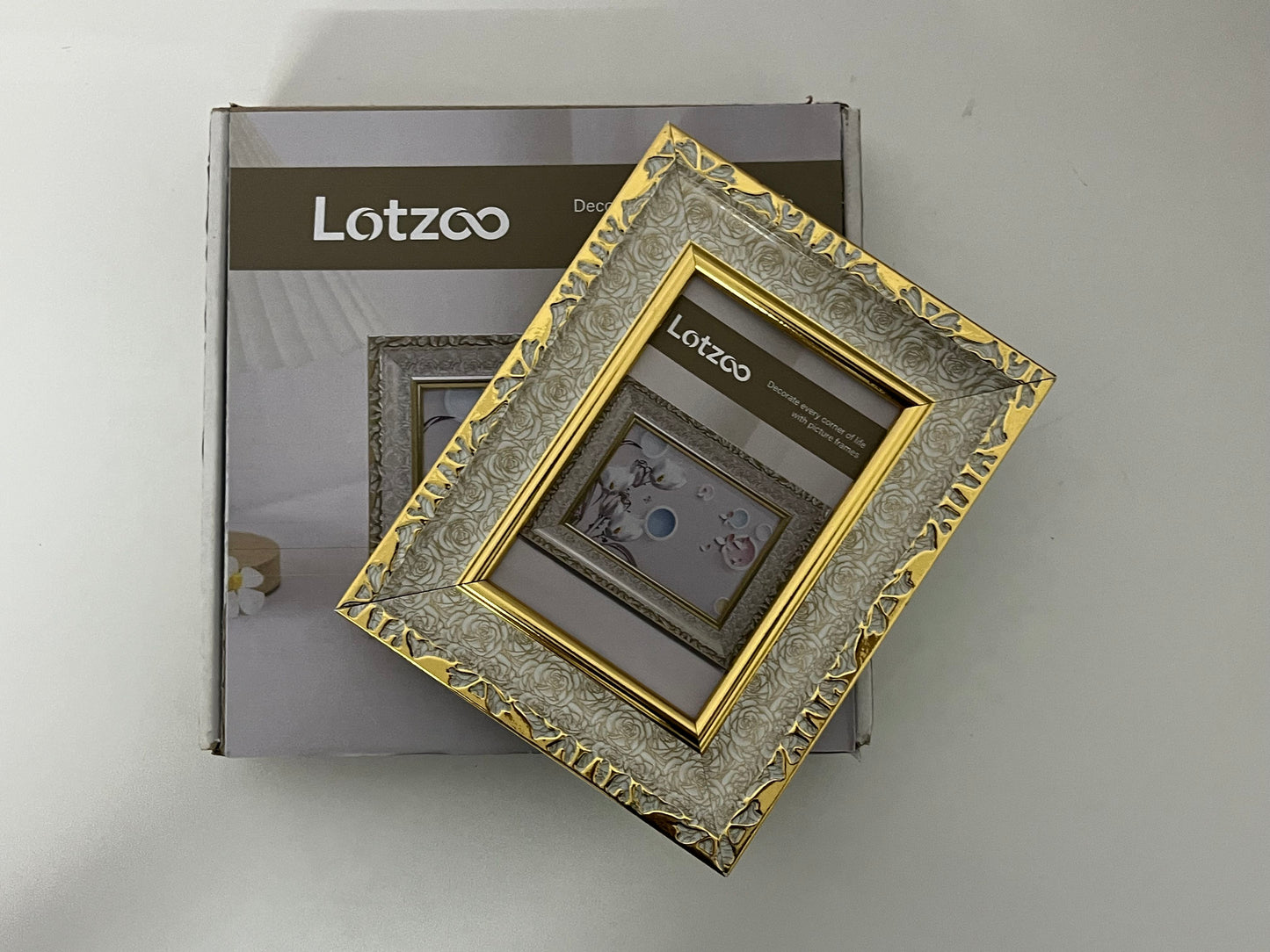 [Lotzoo Picture frames]-European Carved Photo Frame - Retro Luxury Tabletop Frame