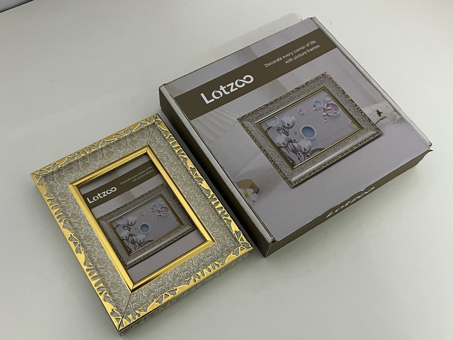 [Lotzoo Picture frames]-European Carved Photo Frame - Retro Luxury Tabletop Frame
