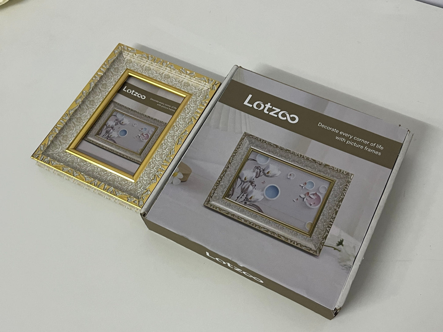 [Lotzoo Picture frames]-European Carved Photo Frame - Retro Luxury Tabletop Frame