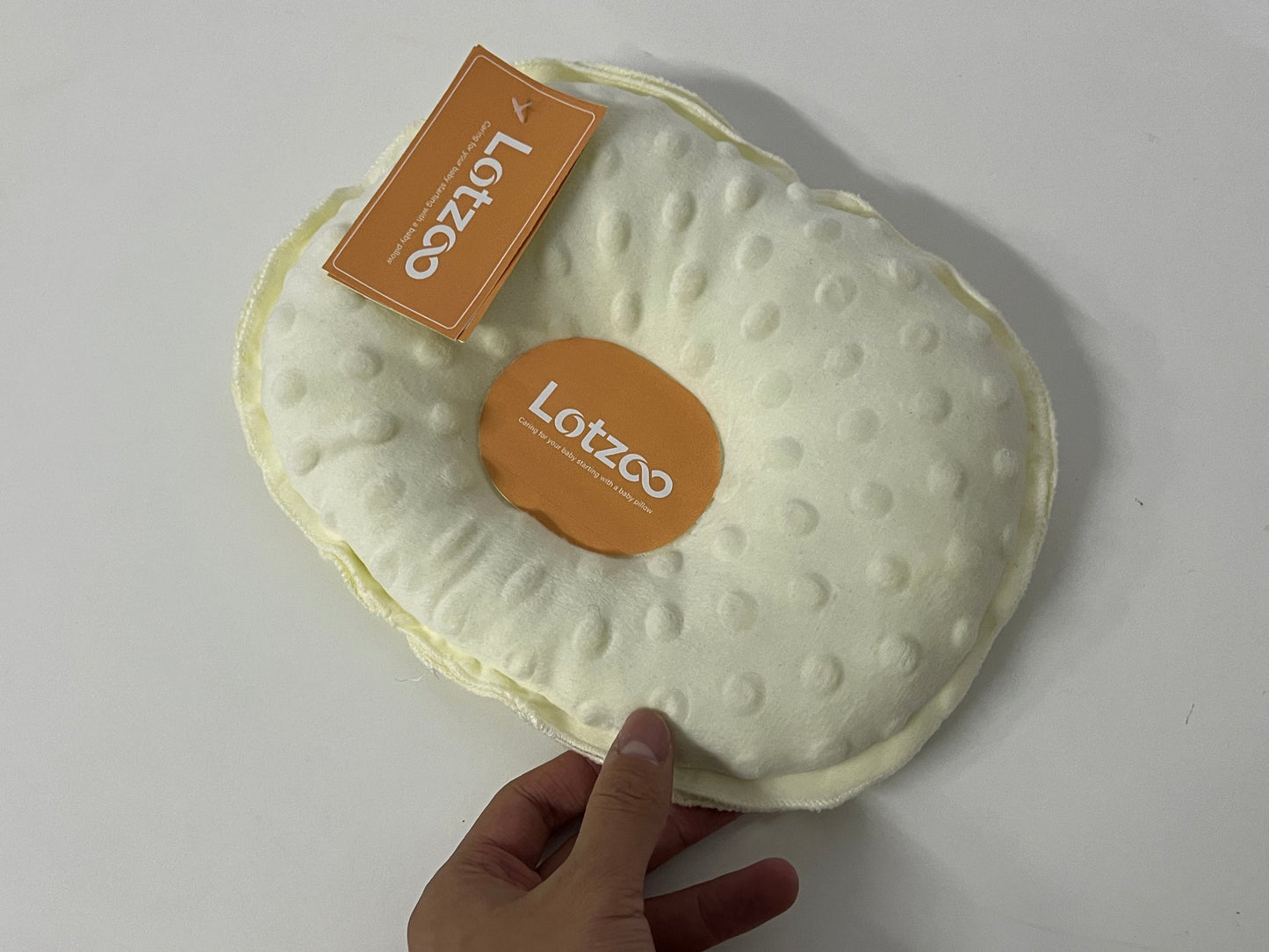 [Lotzoo Pillows]-Dot Velvet Baby Pillow - Breathable Soothing Pillow