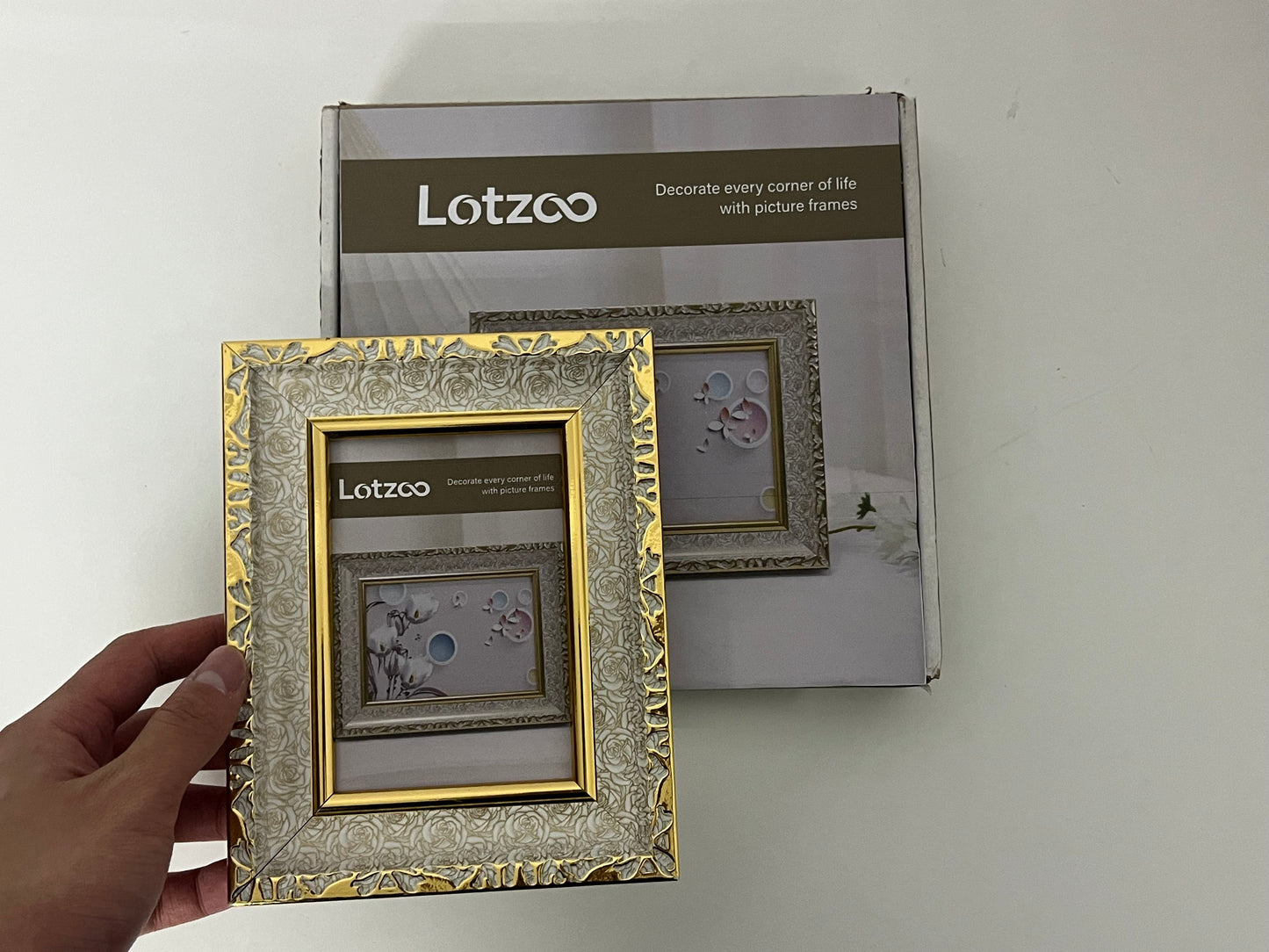 [Lotzoo Picture frames]-European Carved Photo Frame - Retro Luxury Tabletop Frame