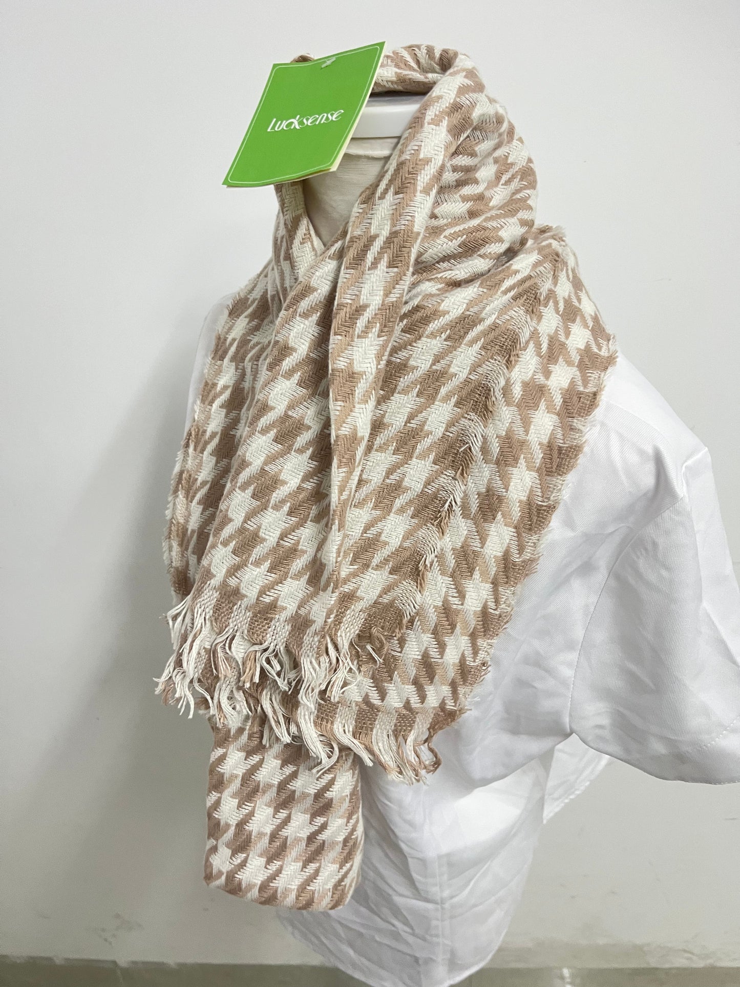 Lucksense Houndstooth Knit Scarf Retro Fashion Warm & Comfortable A Versatile Textured Piece for Autumn & Winter Outfits