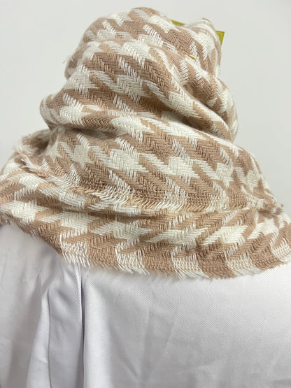Lucksense Houndstooth Knit Scarf Retro Fashion Warm & Comfortable A Versatile Textured Piece for Autumn & Winter Outfits