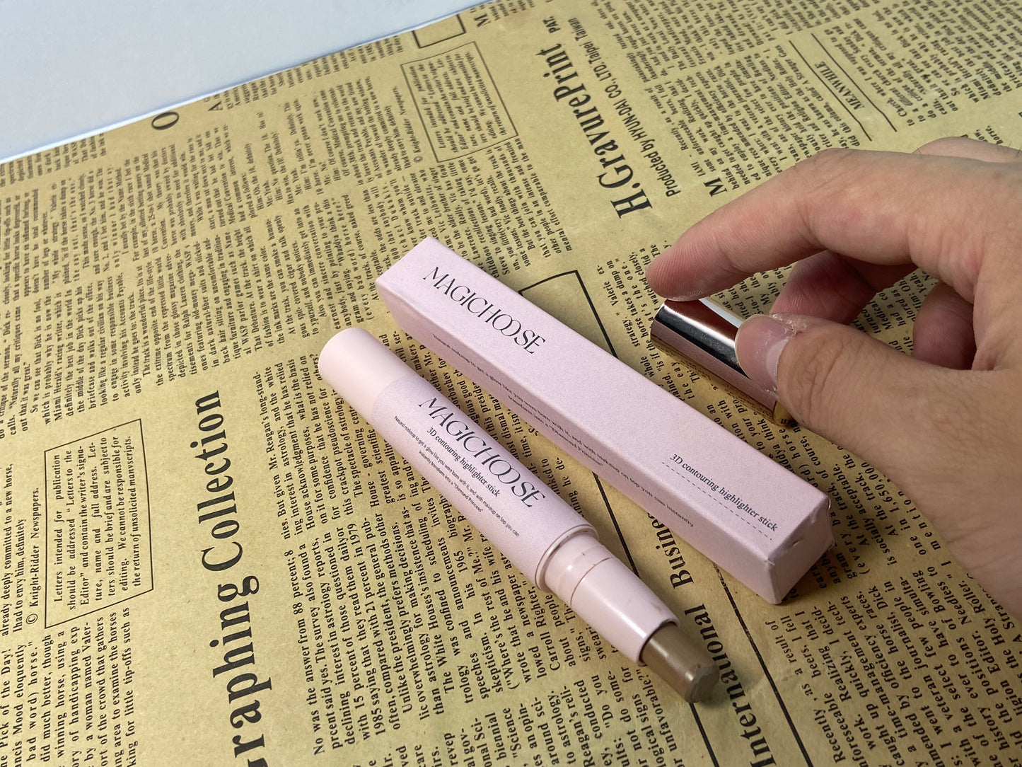 MAGICHOOSE Highlighter make-up Highlighter Bronzer Pen,Long Lasting & Smooth Natural Face Contouring Illuminator,Professional Makeup Kit for All Skin