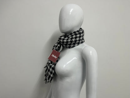 【Maday Houndstooth Fringed Scarf】—— Timeless Elegance for Effortless Styling