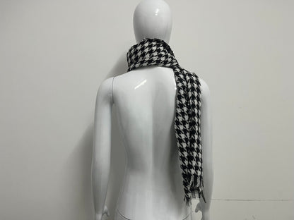 【Maday Houndstooth Fringed Scarf】—— Timeless Elegance for Effortless Styling