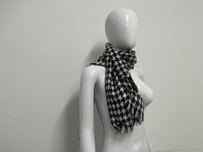 【Maday Houndstooth Fringed Scarf】—— Timeless Elegance for Effortless Styling