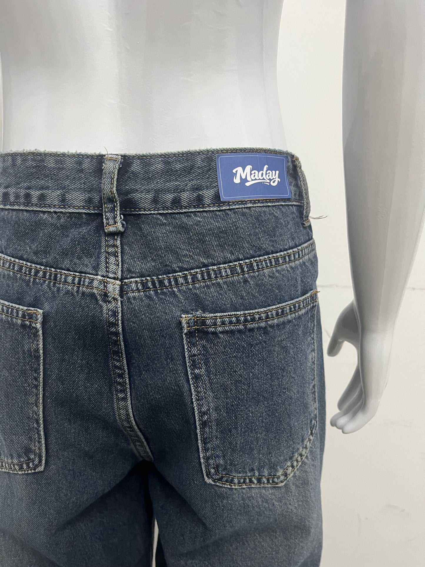 【Maday Vintage Wide-Leg Jeans】—— Timeless Retro Style for Effortless Everyday Wear