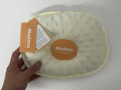 【Madzoo Donut-Shaped Baby Neck Pillow】—— Gentle Support for Comfortable Rest