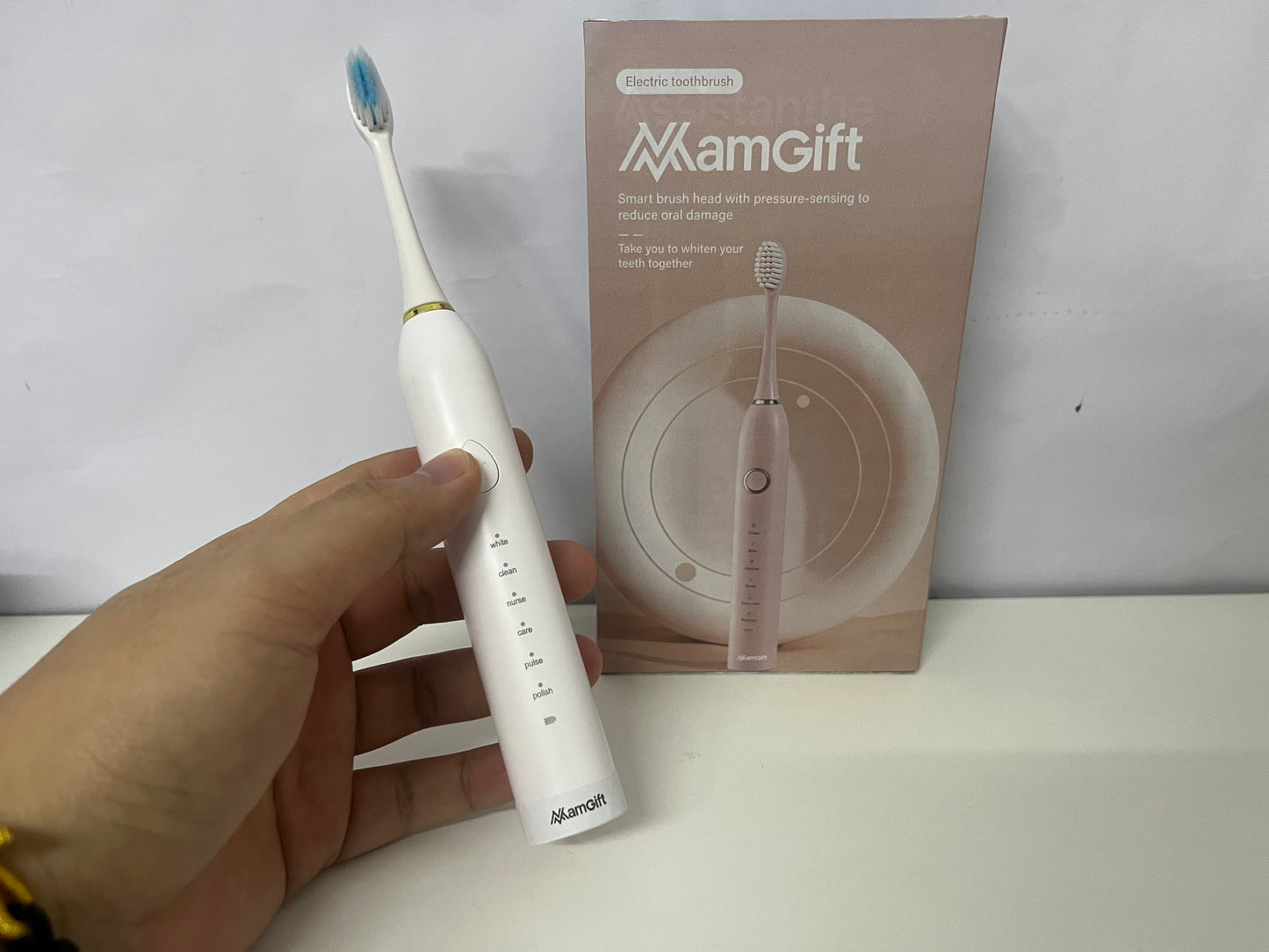 【MamGift Smart Pressure-Sensing Electric Toothbrush】—— Gentle Care & Teeth Whitening for Oral Health