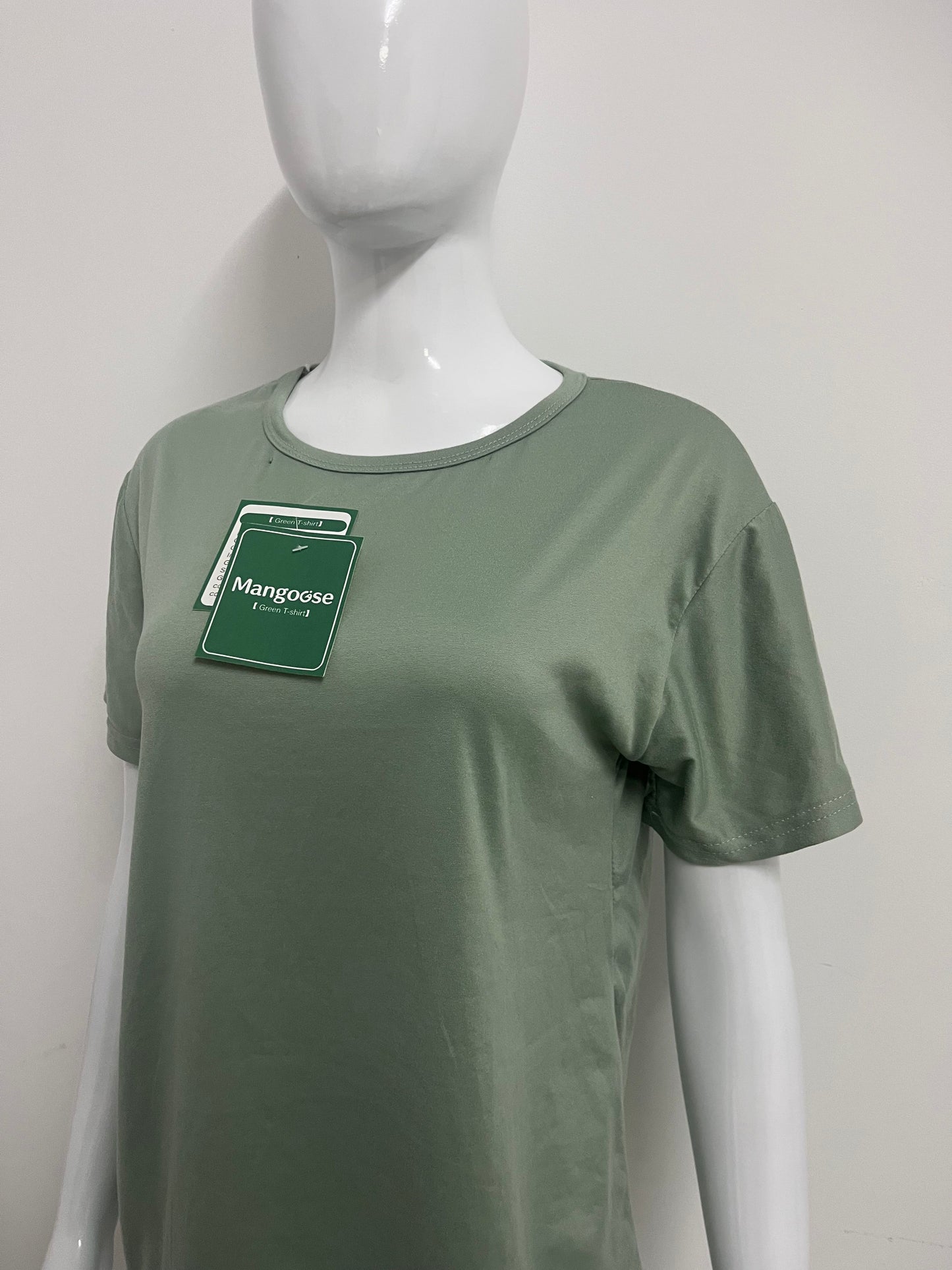 【Mangoose Relaxed-Fit Crew Neck T-shirt】—— Everyday Comfort with a Subtle Pop of Color