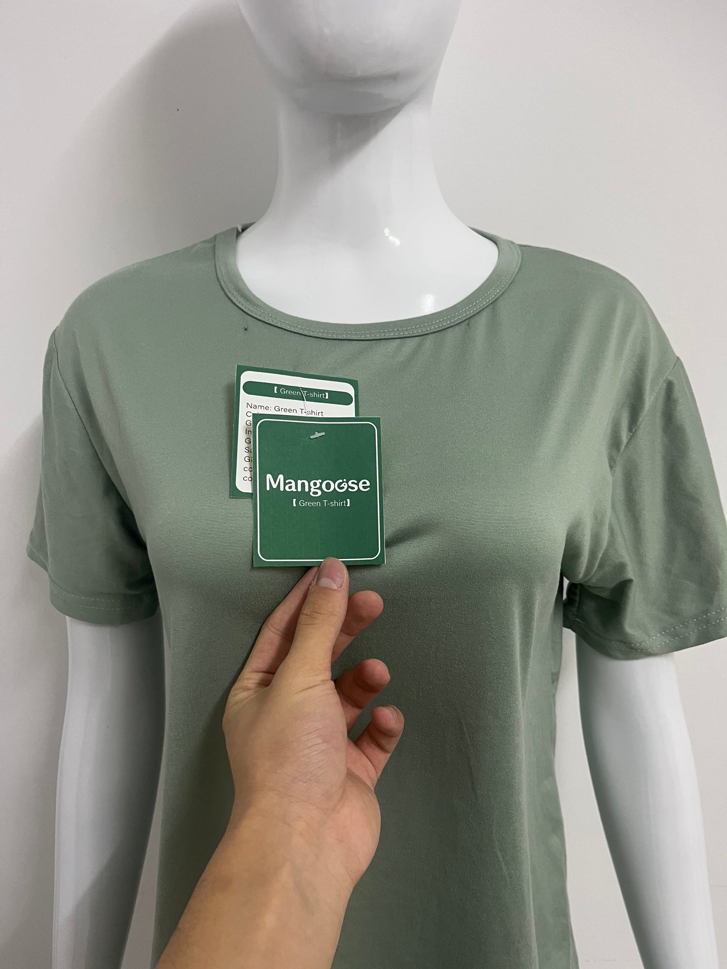 【Mangoose Relaxed-Fit Crew Neck T-shirt】—— Everyday Comfort with a Subtle Pop of Color