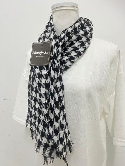 【Marginstar Houndstooth Scarf】—— Timeless Elegance for Every Outfit
