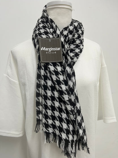 【Marginstar Houndstooth Scarf】—— Timeless Elegance for Every Outfit