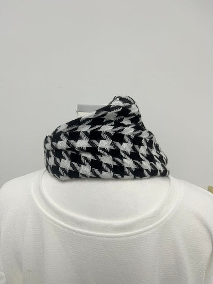 【Marginstar Houndstooth Scarf】—— Timeless Elegance for Every Outfit