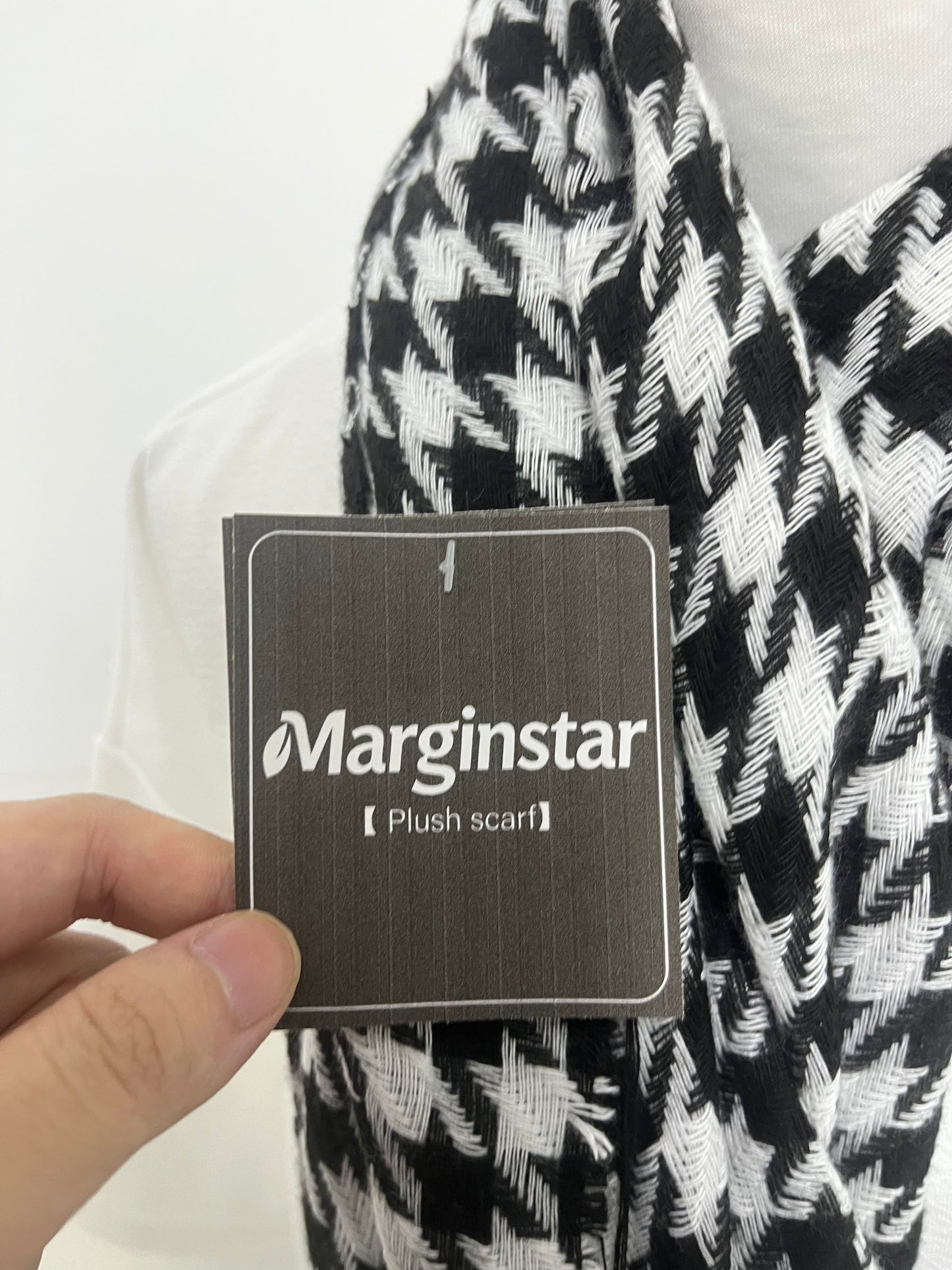 【Marginstar Houndstooth Scarf】—— Timeless Elegance for Every Outfit