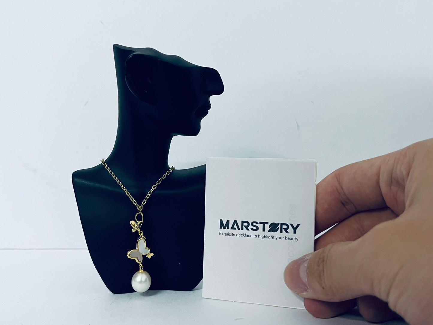 MARSTORY Women Butterfly Pendant Clavicle Chain Necklace Gold Pearl Butterfly Necklace Personality Temperament and Design Pearl Necklace Jewelry Gifts