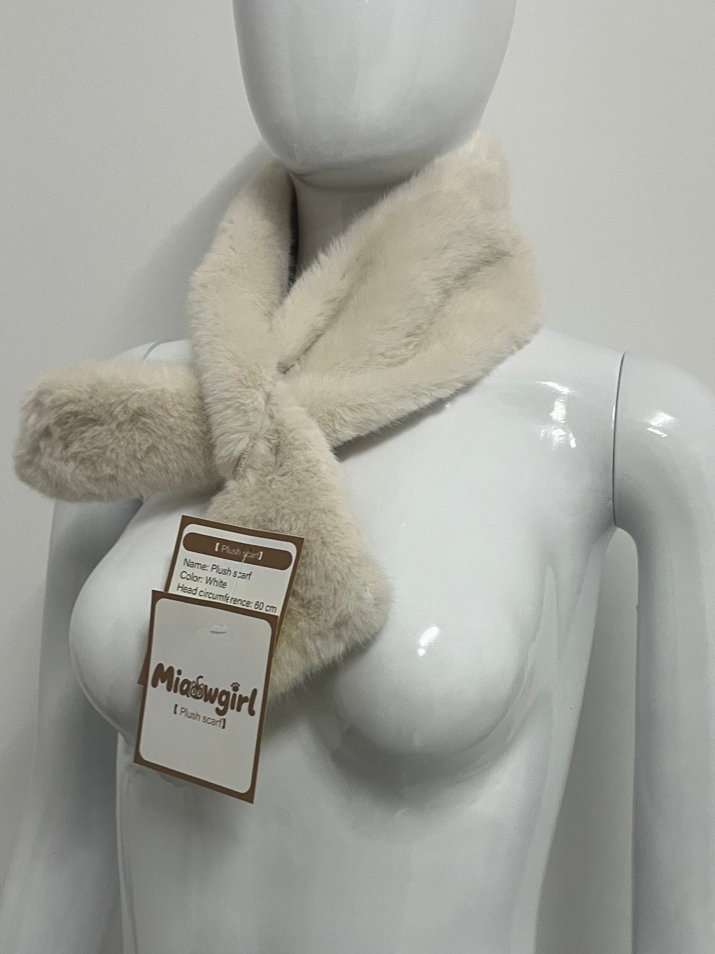 【Miaowgirl Plush Faux Fur Scarf】—— Luxurious Warmth & Effortless Style for Chilly Days