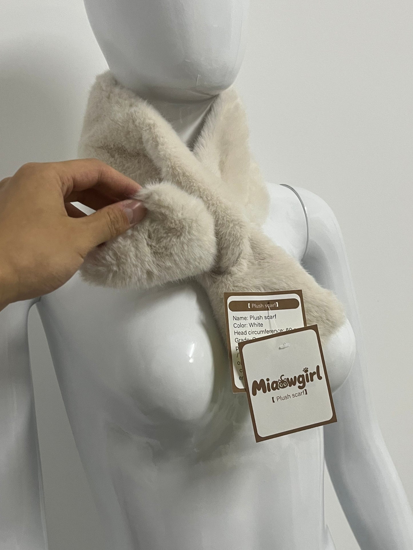 【Miaowgirl Plush Faux Fur Scarf】—— Luxurious Warmth & Effortless Style for Chilly Days