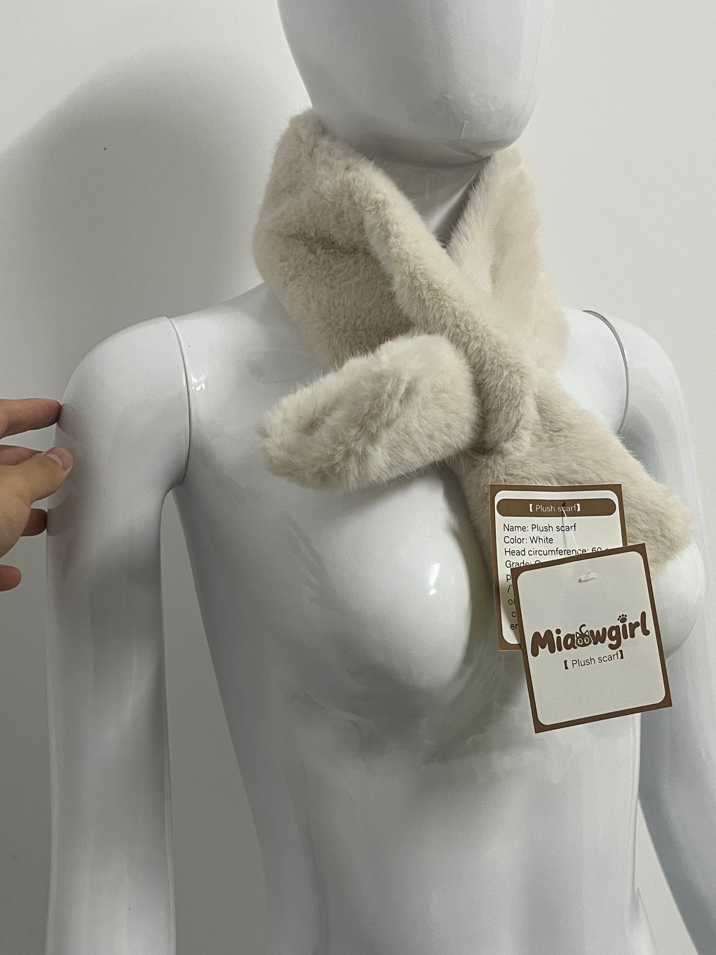 【Miaowgirl Plush Faux Fur Scarf】—— Luxurious Warmth & Effortless Style for Chilly Days