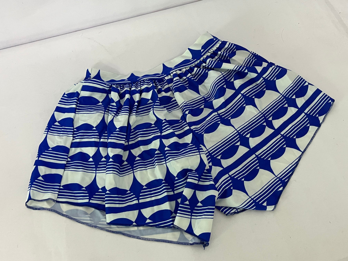 【Minimalife Blue & White Geometric Art Shorts】