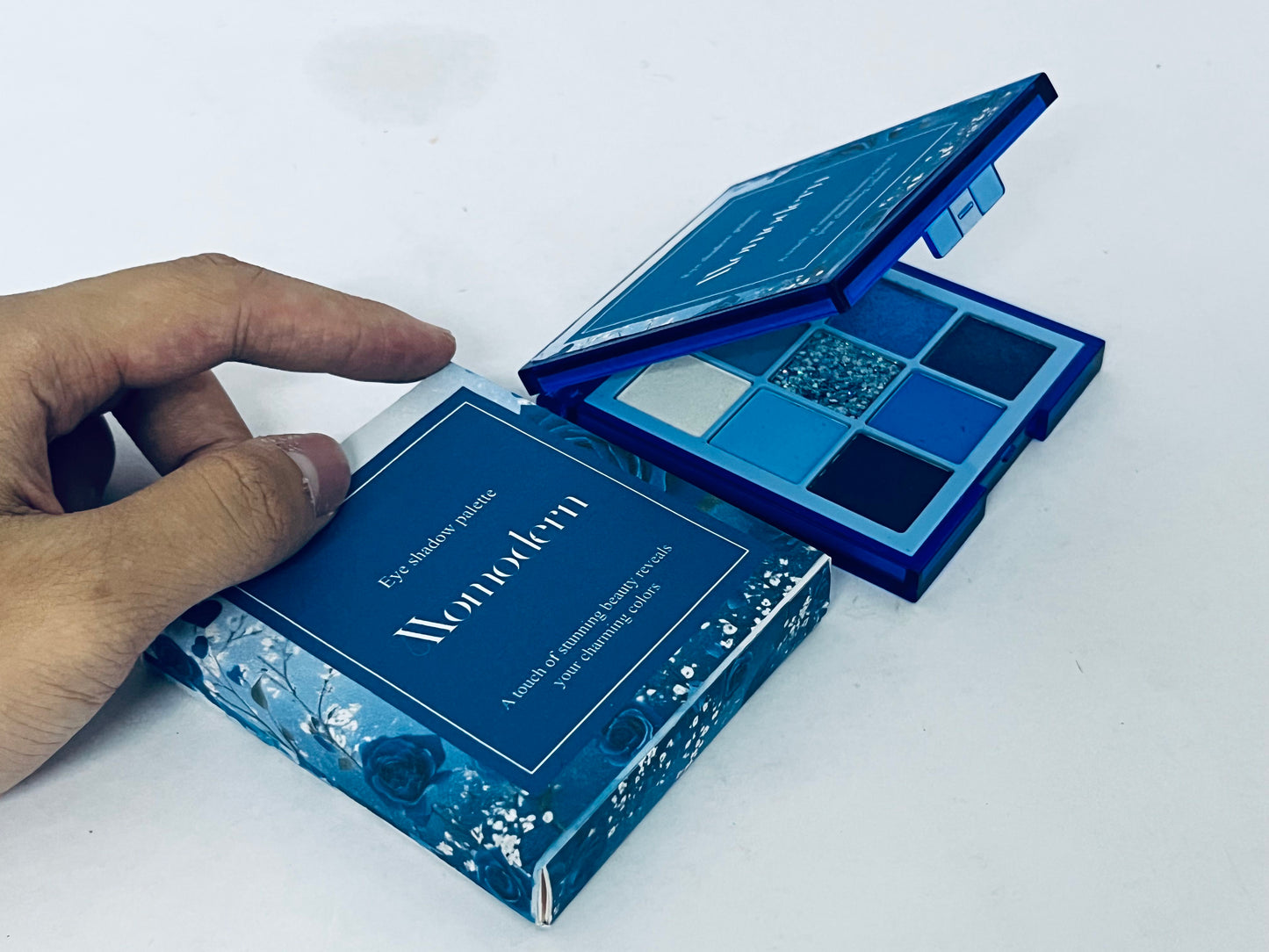 Momodern Morandi Blue 9-Color Eyeshadow Palette – Unlock Your Charming Eye Makeup Realm