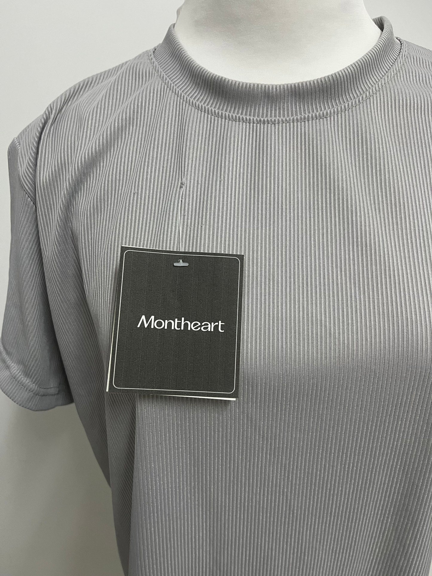 【Montheart Light Gray Striped T-shirt】—— Sleek Choice of Daily & Casual Wear