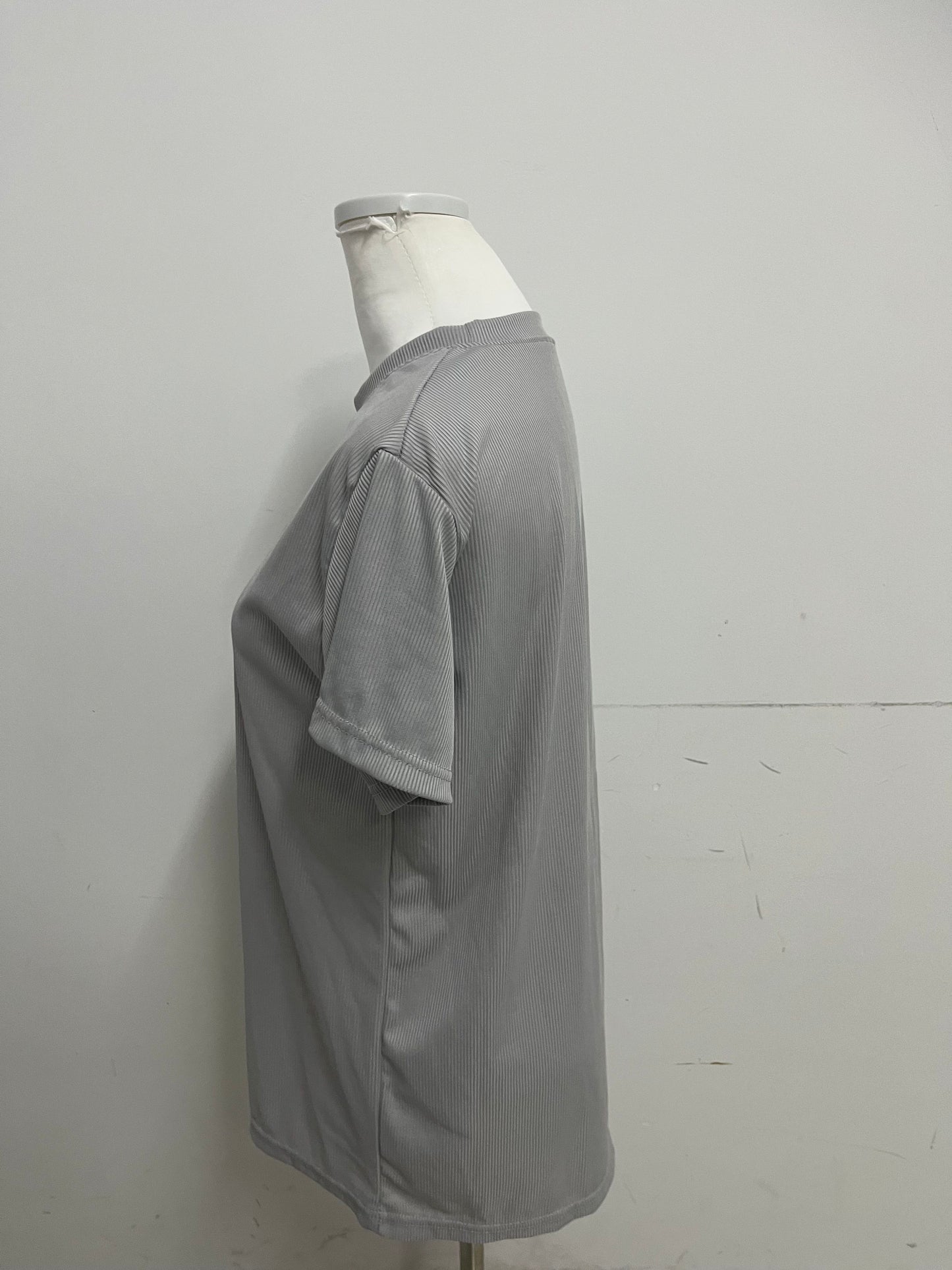 【Montheart Light Gray Striped T-shirt】—— Sleek Choice of Daily & Casual Wear