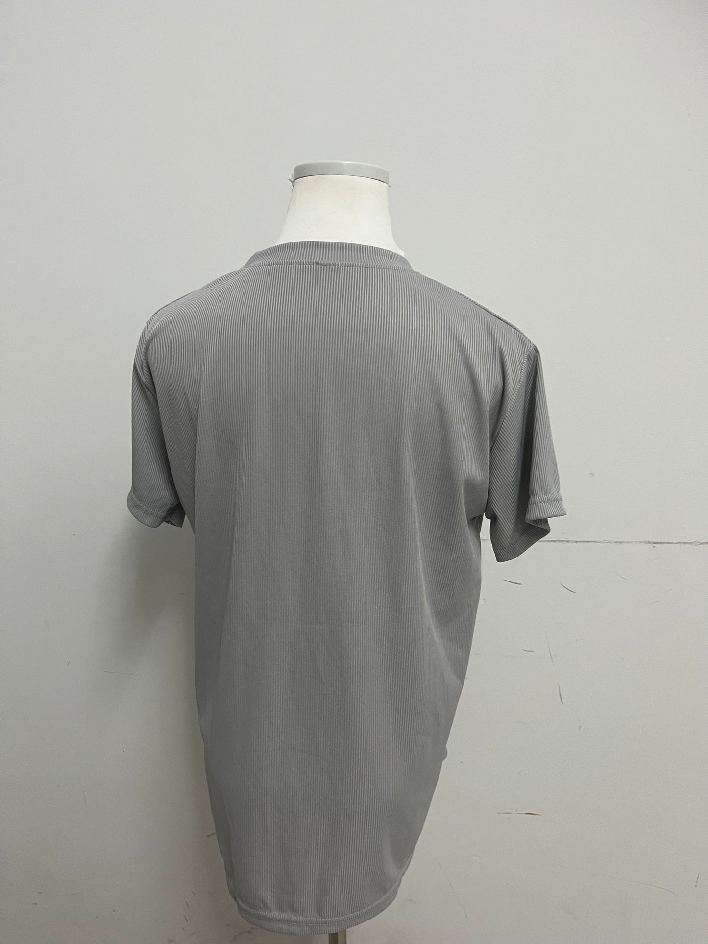 【Montheart Light Gray Striped T-shirt】—— Sleek Choice of Daily & Casual Wear