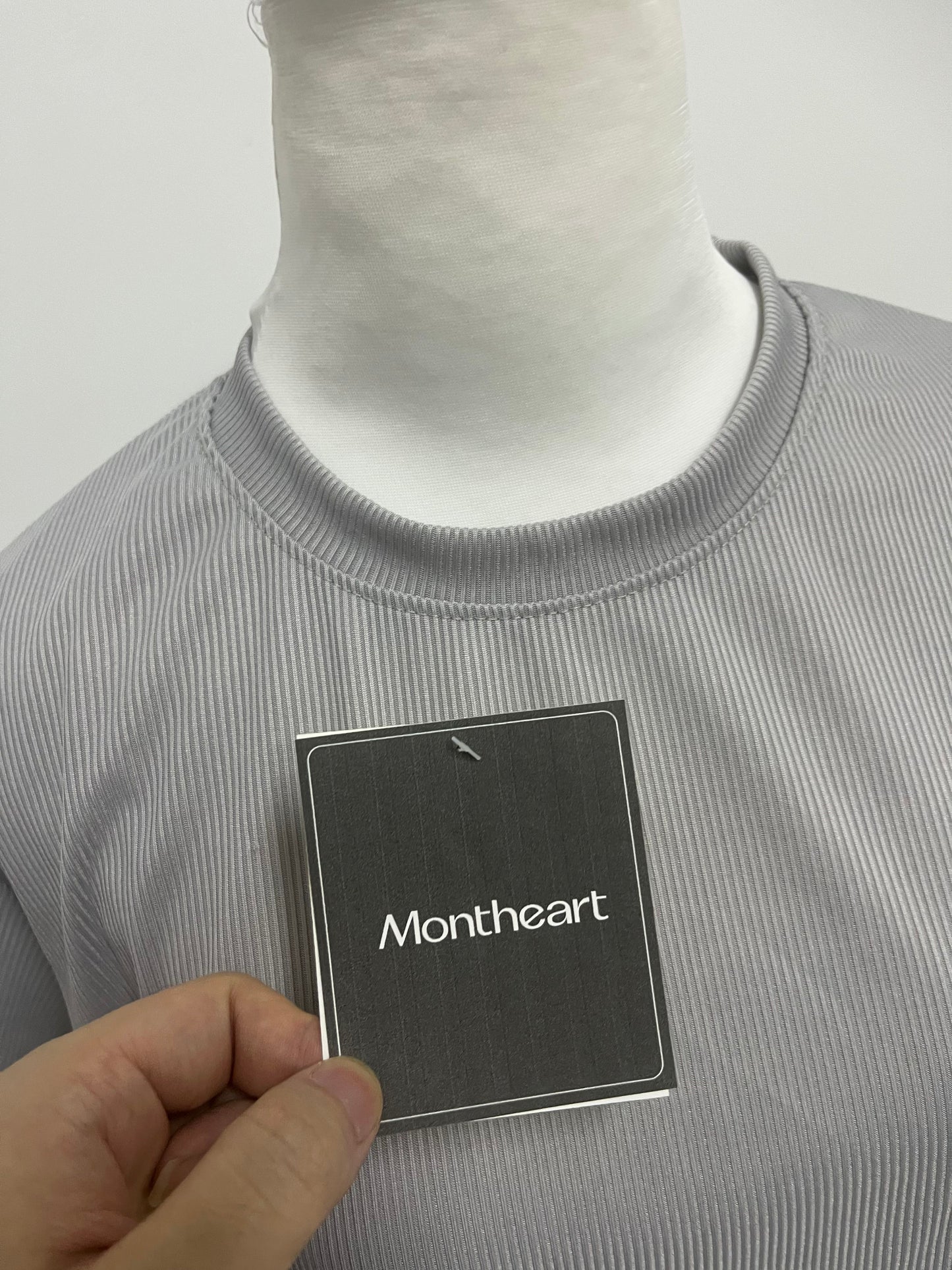 【Montheart Light Gray Striped T-shirt】—— Sleek Choice of Daily & Casual Wear
