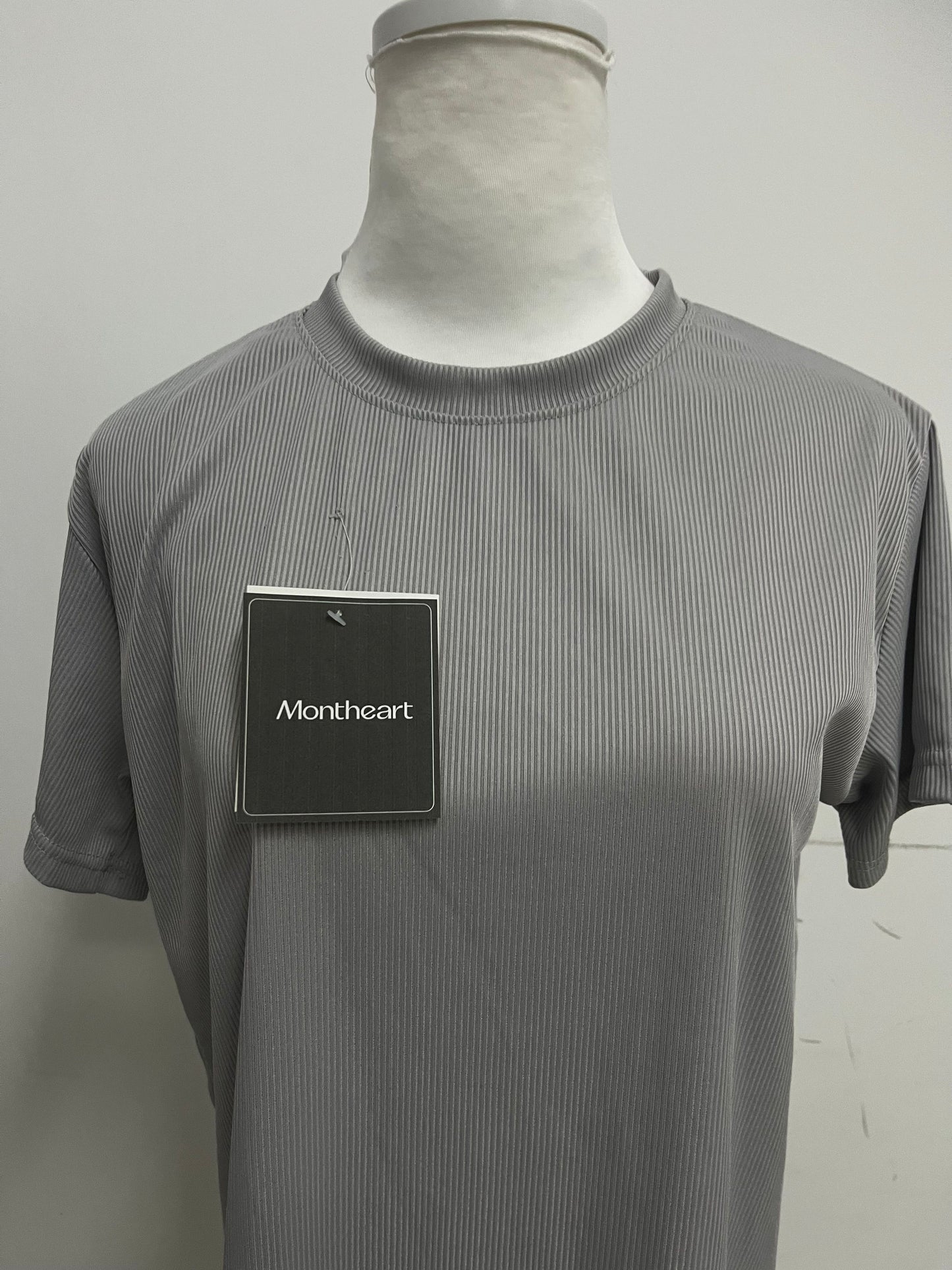 【Montheart Light Gray Striped T-shirt】—— Sleek Choice of Daily & Casual Wear