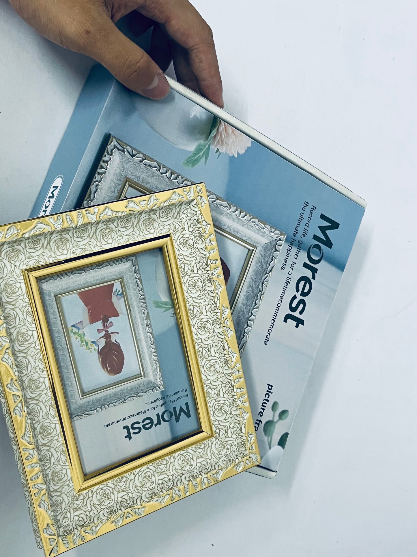 Morest European Vintage Pattern Picture Frame, Light Luxury Art Tabletop Frame to Freeze Beautiful Moments in Life