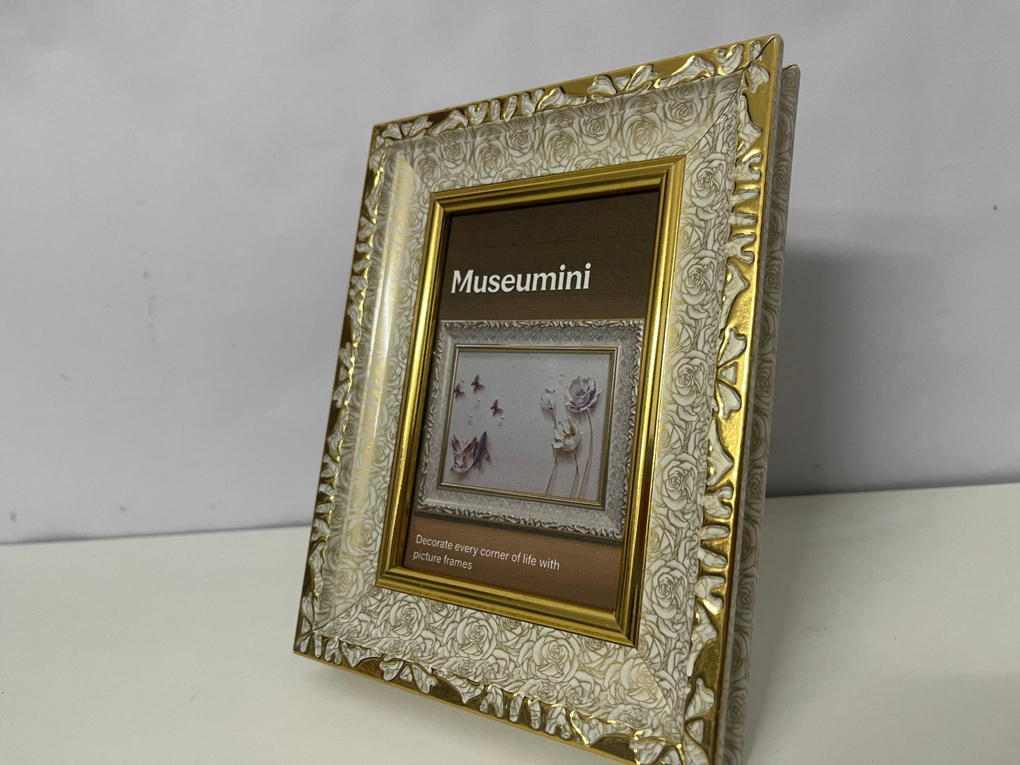 [Museumini Picture frames]-European Retro Carved Photo Frame - Light Luxury Gold-White Contrast Tabletop Frame
