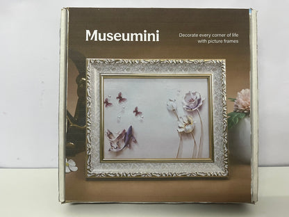 [Museumini Picture frames]-European Retro Carved Photo Frame - Light Luxury Gold-White Contrast Tabletop Frame