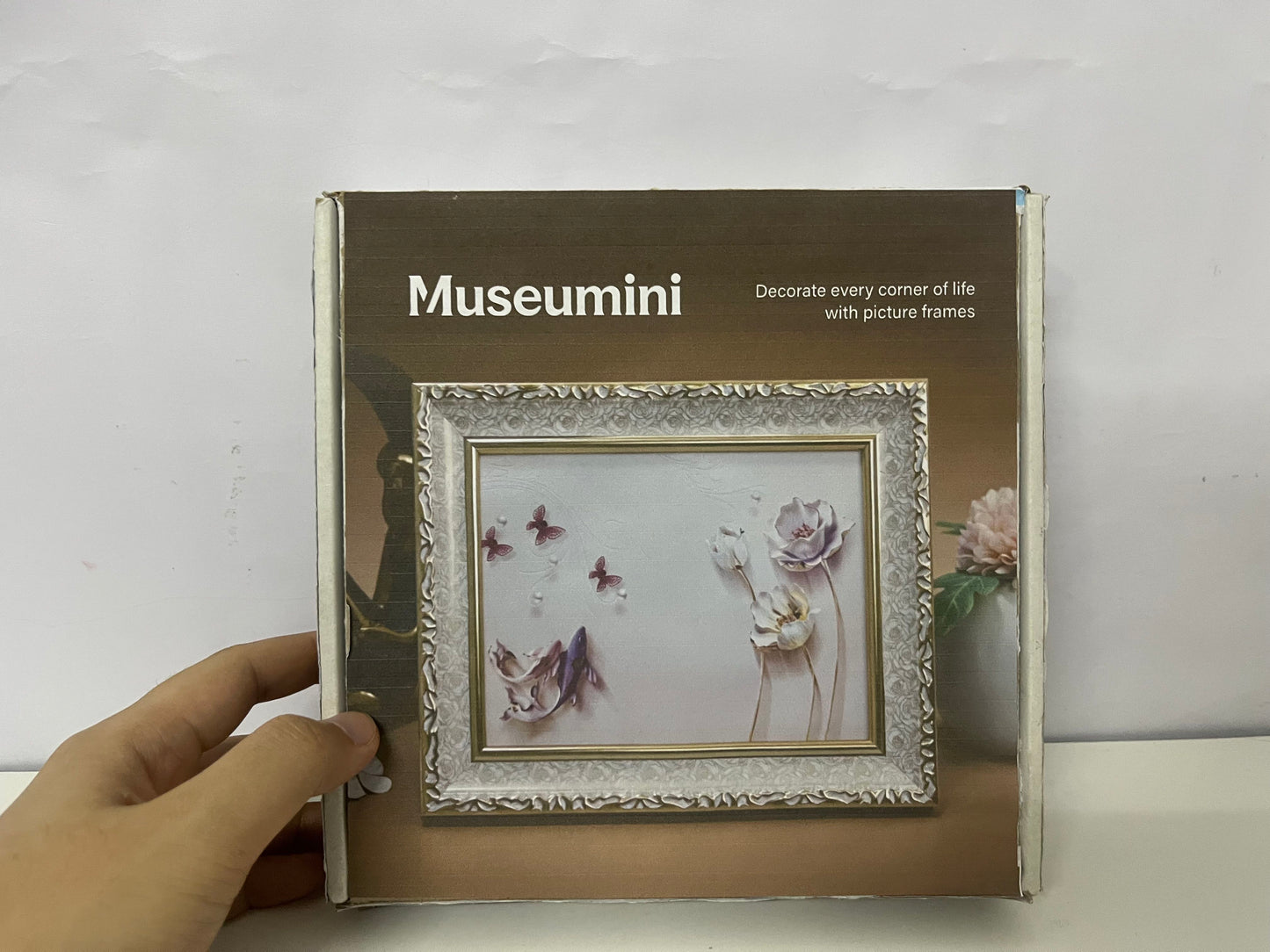 [Museumini Picture frames]-European Retro Carved Photo Frame - Light Luxury Gold-White Contrast Tabletop Frame