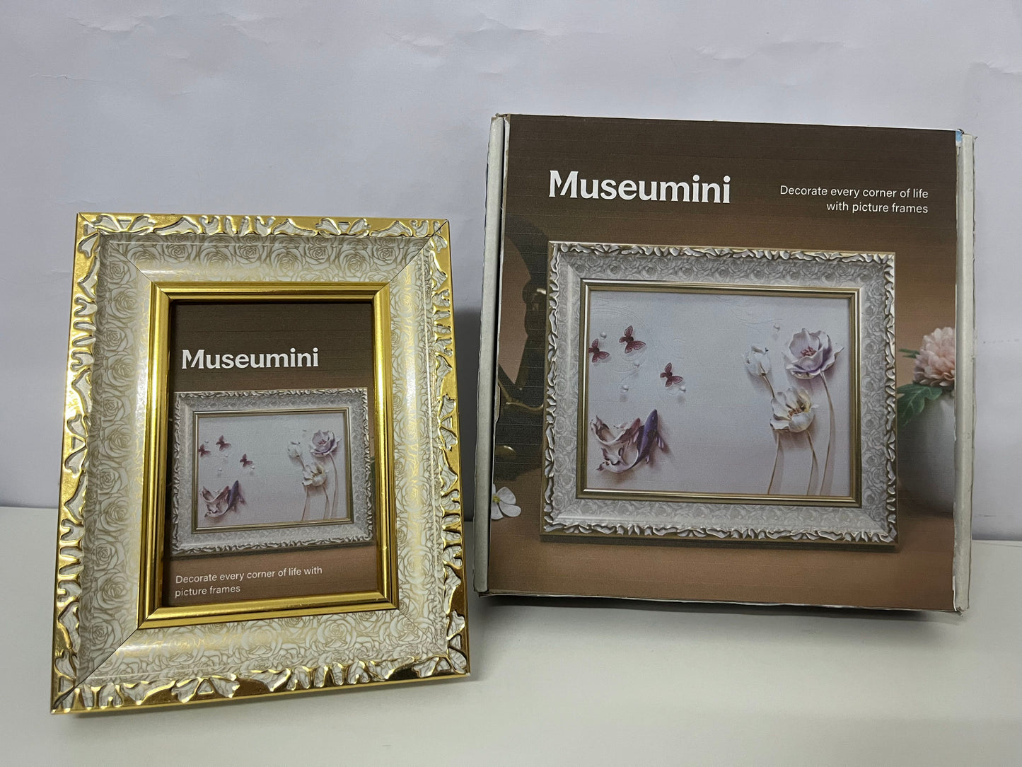 [Museumini Picture frames]-European Retro Carved Photo Frame - Light Luxury Gold-White Contrast Tabletop Frame