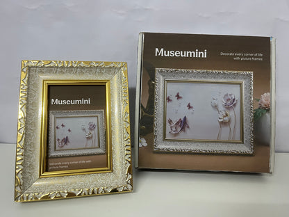 [Museumini Picture frames]-European Retro Carved Photo Frame - Light Luxury Gold-White Contrast Tabletop Frame