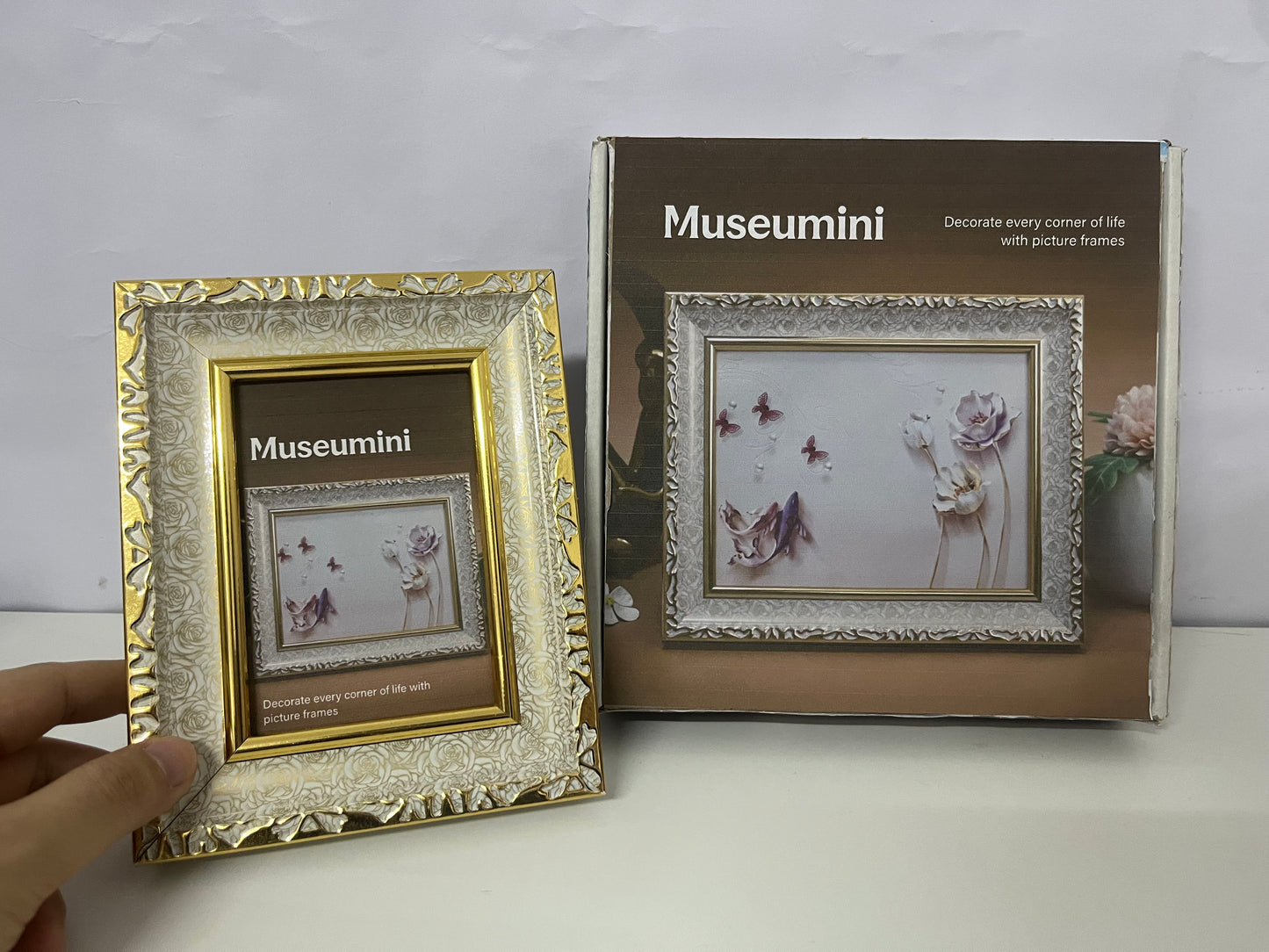 [Museumini Picture frames]-European Retro Carved Photo Frame - Light Luxury Gold-White Contrast Tabletop Frame