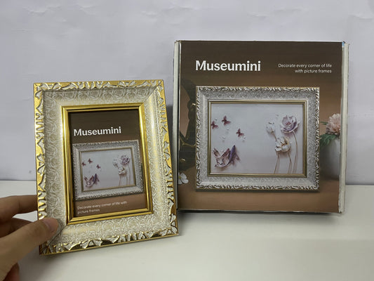 [Museumini Picture frames]-European Retro Carved Photo Frame - Light Luxury Gold-White Contrast Tabletop Frame