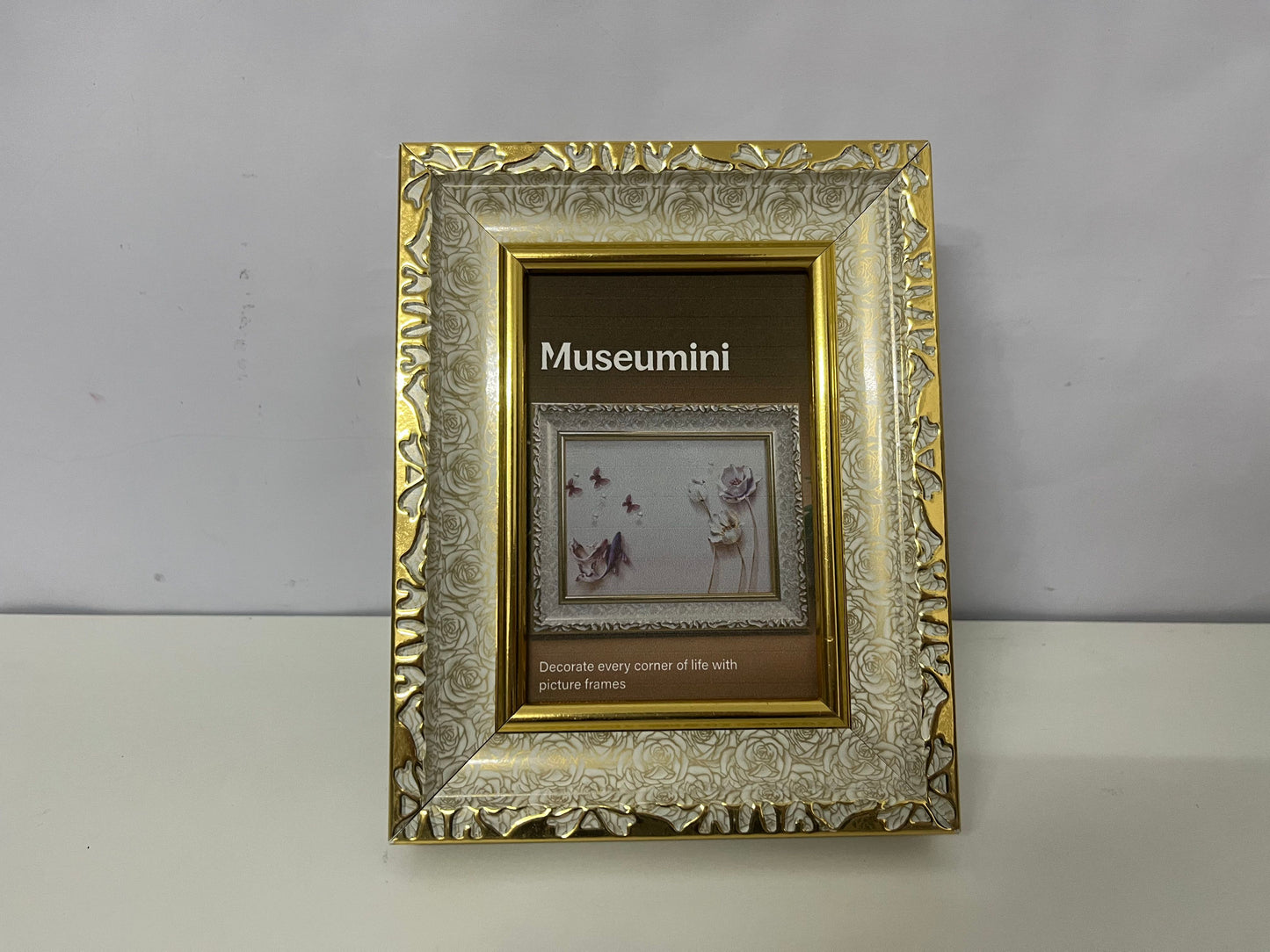 [Museumini Picture frames]-European Retro Carved Photo Frame - Light Luxury Gold-White Contrast Tabletop Frame