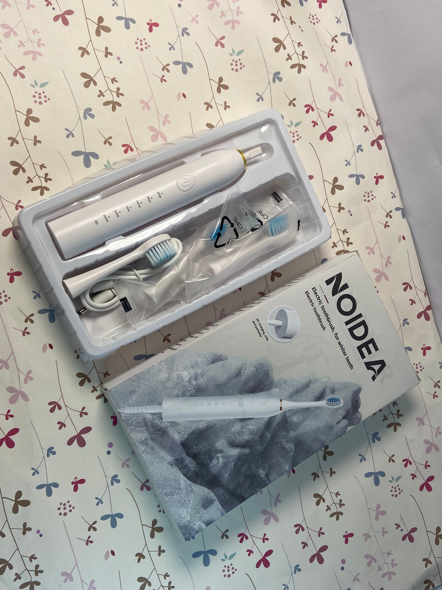 NOIDEA Simple Clean Rechargeable Electric Powered Toothbrush, Pure White with 4 Gentle Care Brush Head Automatic Pressure Sensor to Protect Gums - 3 Modes -2 Min Timer