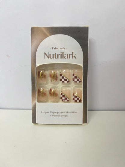 Nutrilark Retro Plaid & Gilded Fake Nails Exquisite Item for Fingertip Atmosphere