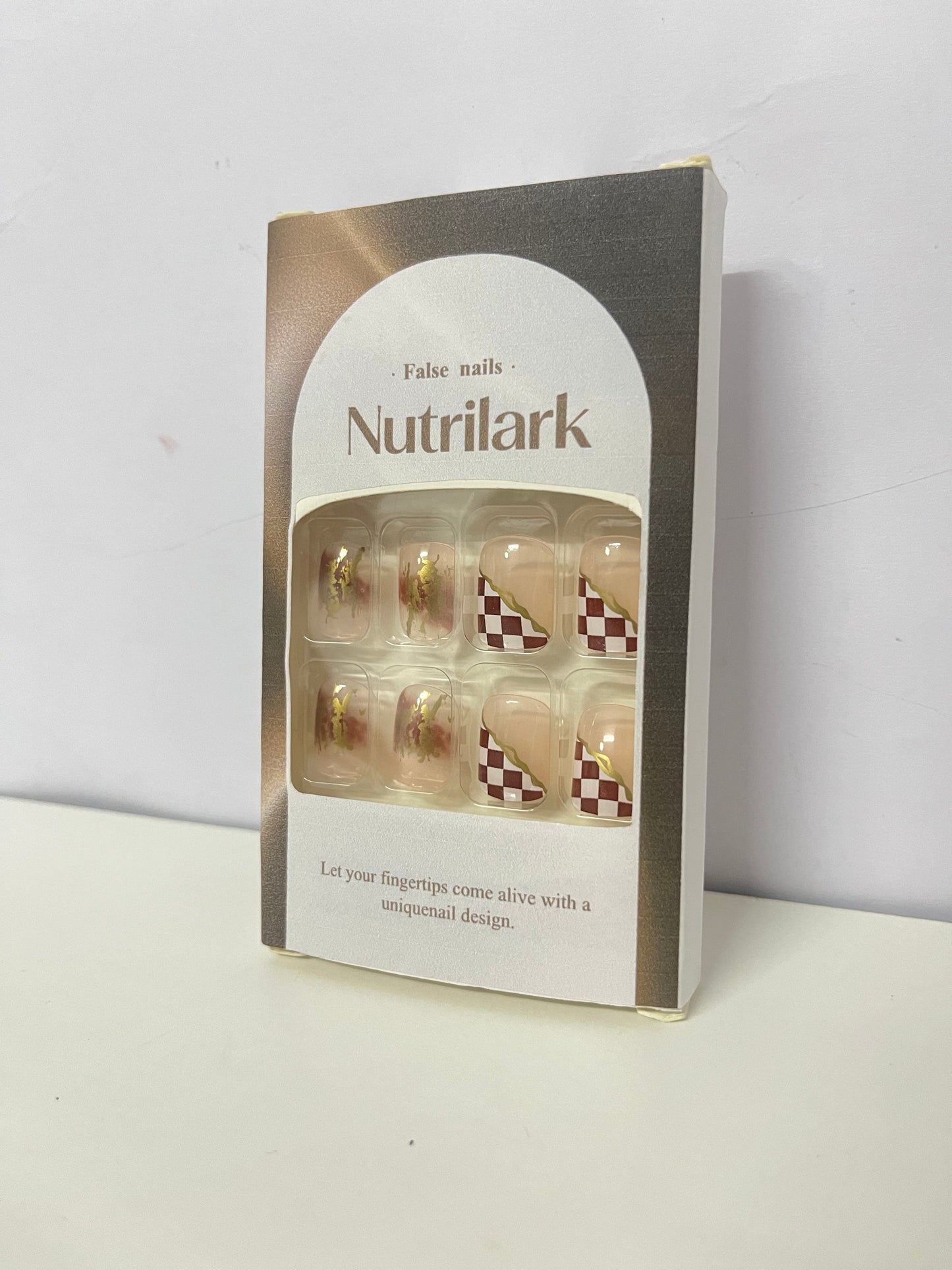 Nutrilark Retro Plaid & Gilded Fake Nails Exquisite Item for Fingertip Atmosphere