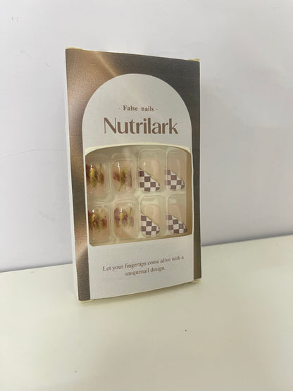 Nutrilark Retro Plaid & Gilded Fake Nails Exquisite Item for Fingertip Atmosphere