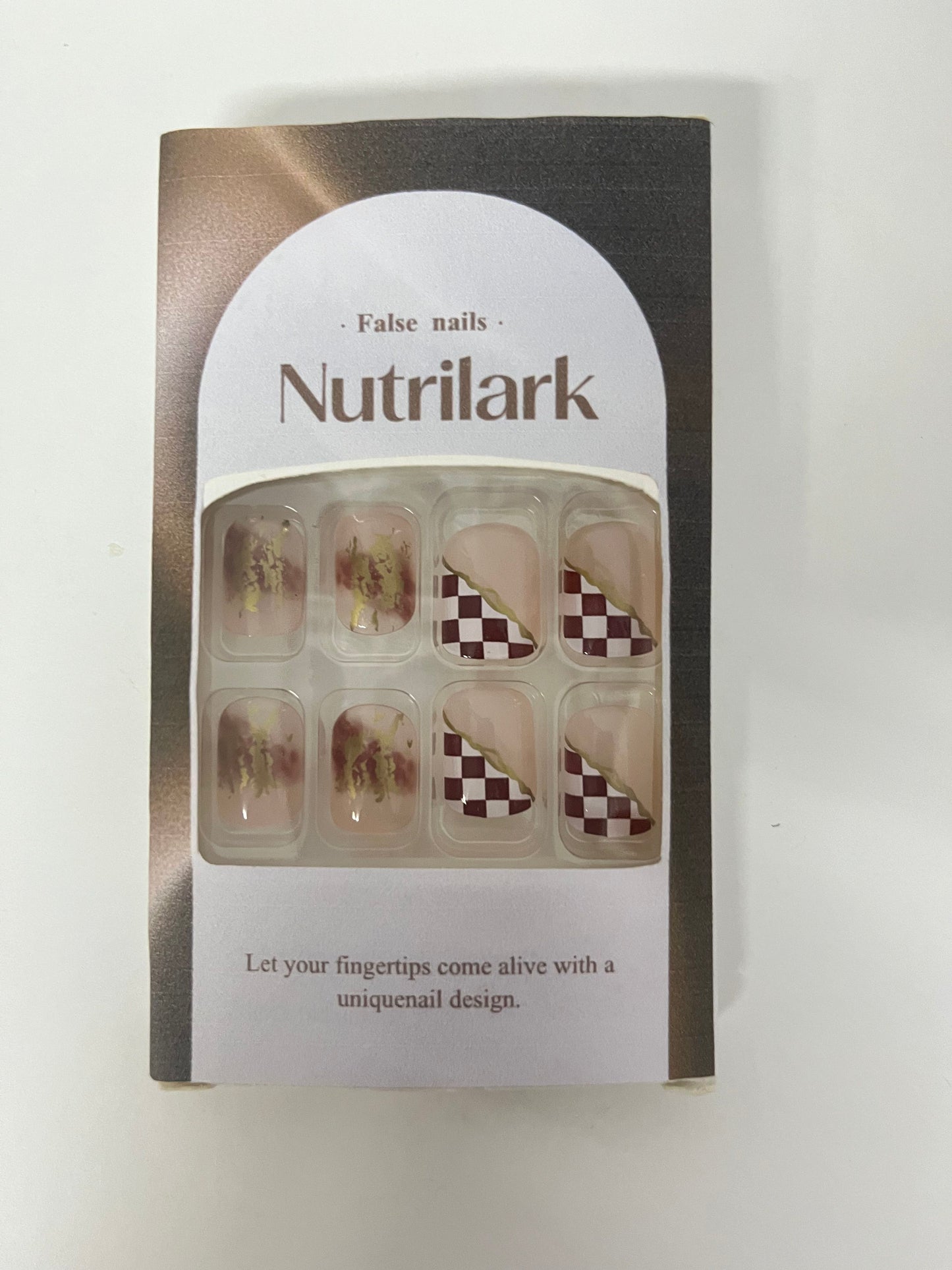 Nutrilark Retro Plaid & Gilded Fake Nails Exquisite Item for Fingertip Atmosphere