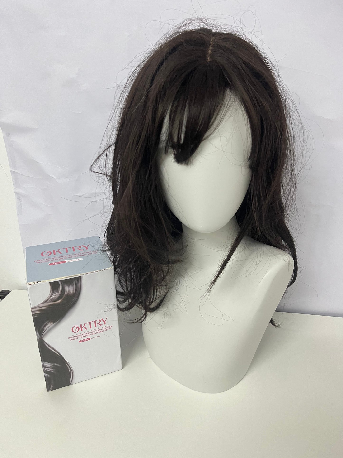 OKTRY Long Wavy Wig — Synthetic Hairpiece with Natural Layered Texture