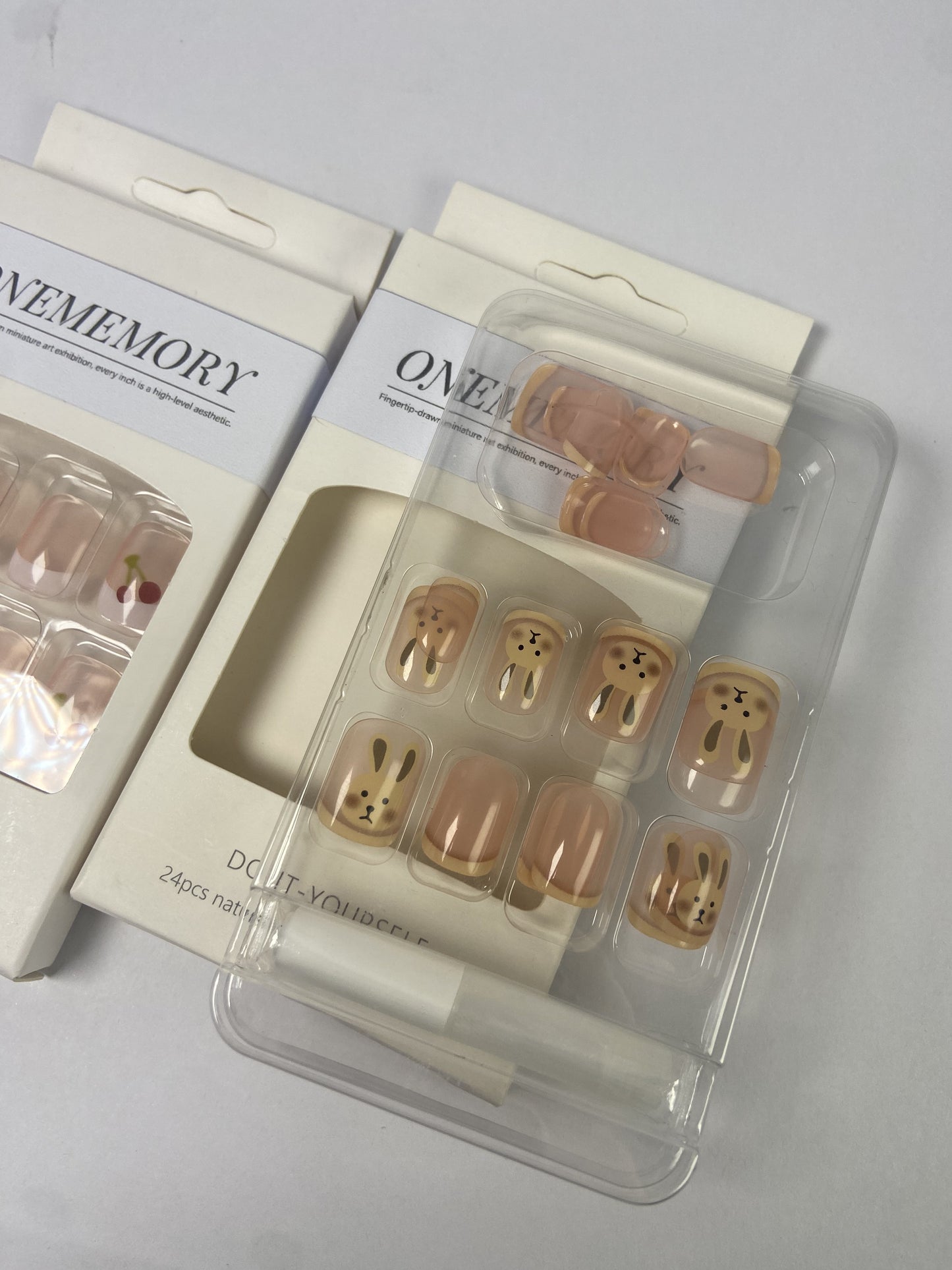 ONEMEMORY False nails Press on Square Nails Medium Glossy Full Cover Acrylic Square Shaped Fake Nails with Charm Glue on Nails Stick on Fingernails for Women Girls