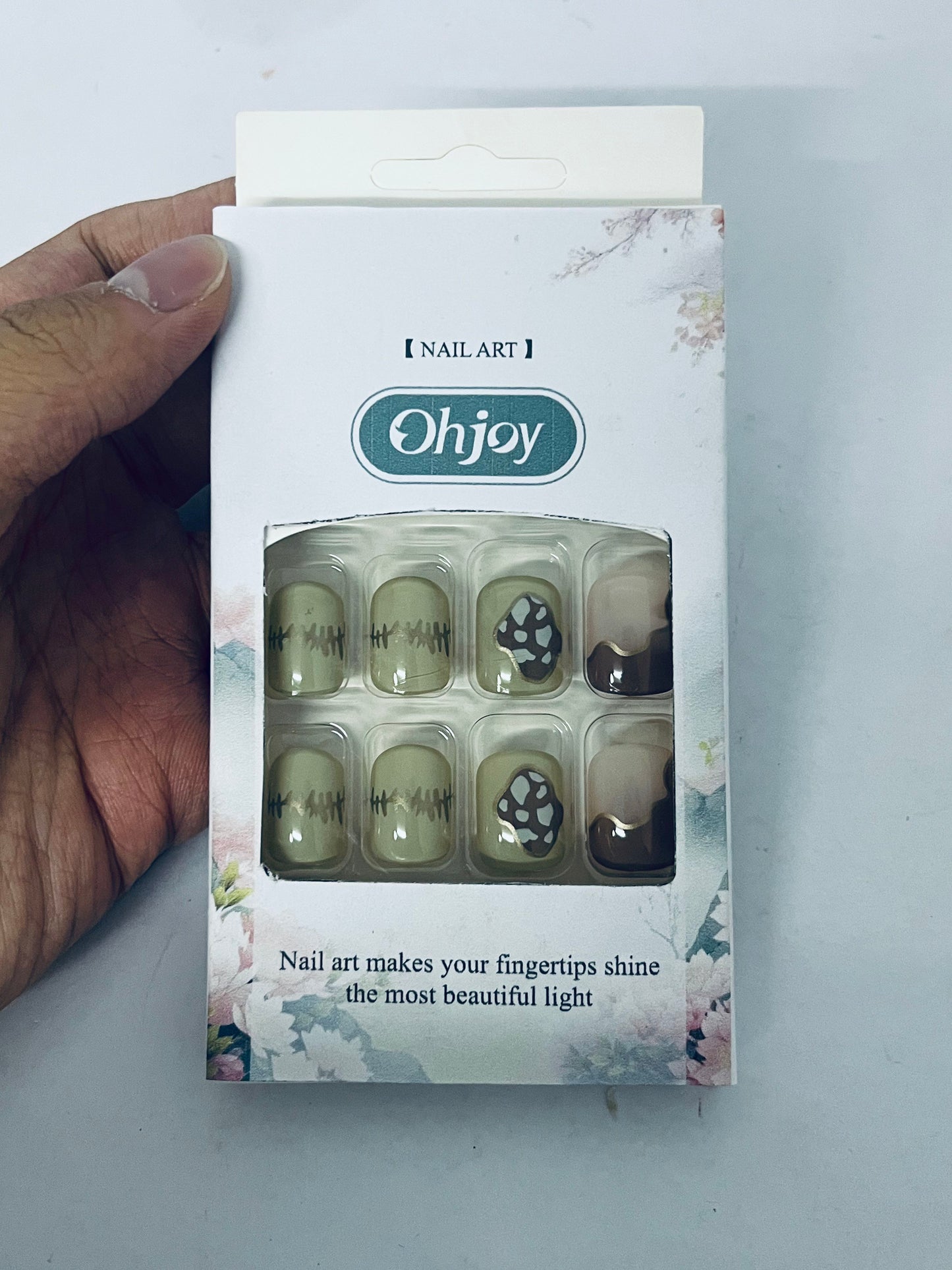 Ohjoy Artistic Press-on Nails Set, Exquisite Hand-painted False Nails
