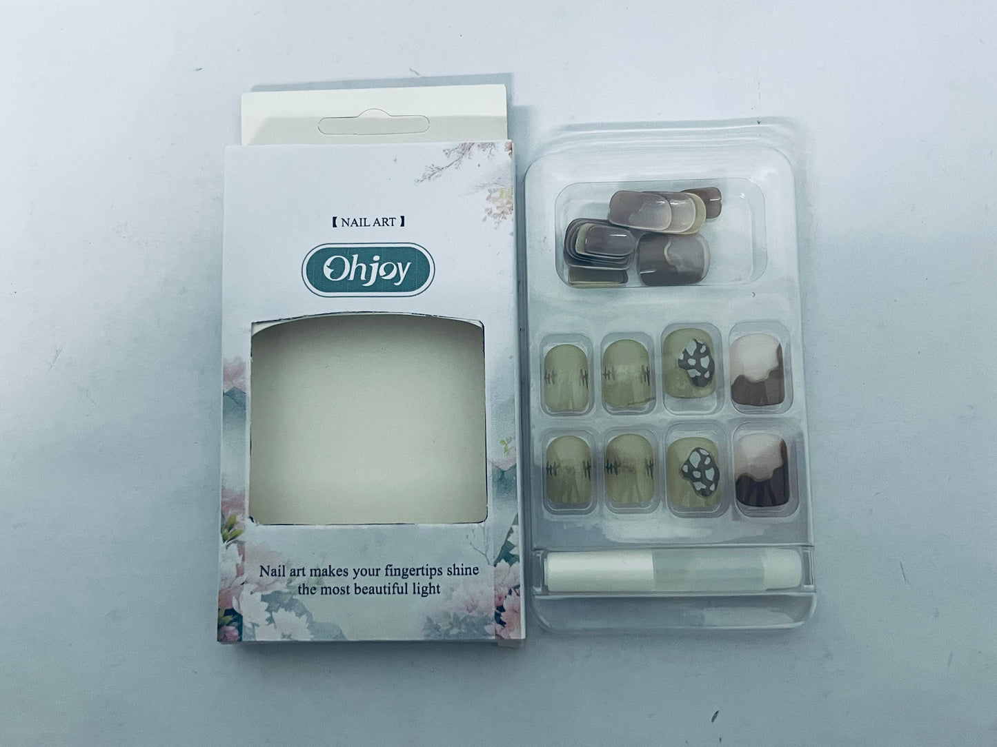 Ohjoy Artistic Press-on Nails Set, Exquisite Hand-painted False Nails